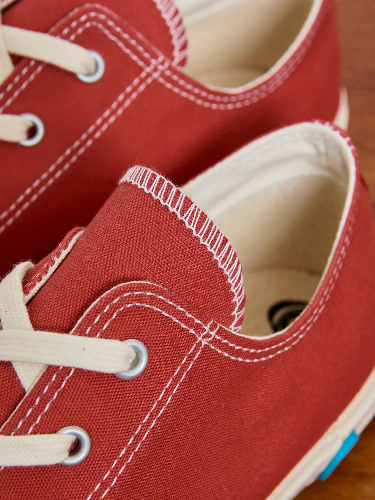 01JP Low Top Sneaker in Red