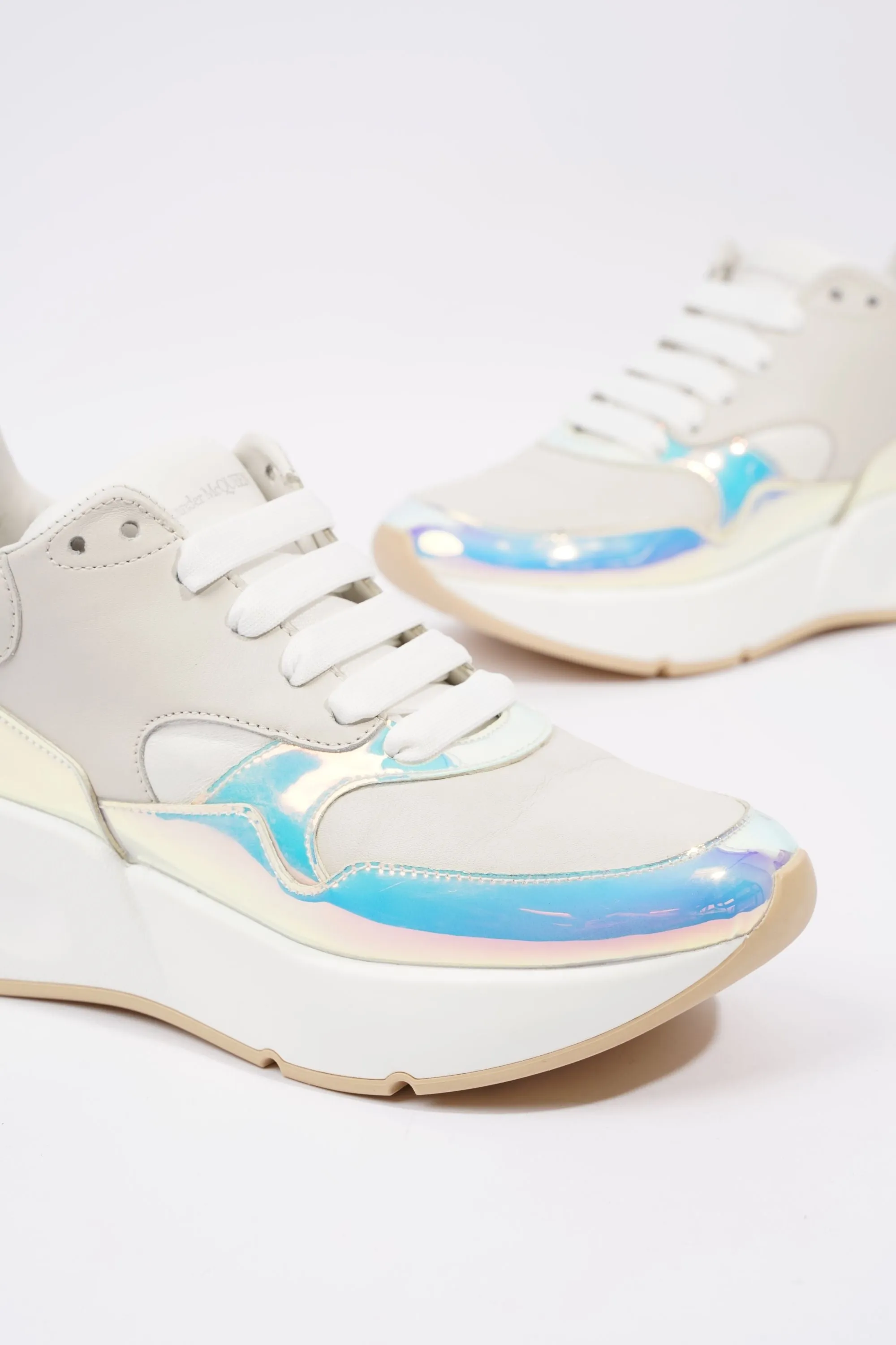 Certainly! Here’s an optimized title for the product:

Alexander McQueen Holographic White Oversized Sneakers - EU 38 / UK 5 - Stylish and Trendy Footwear

Feel free to let me know if you need further modifications!